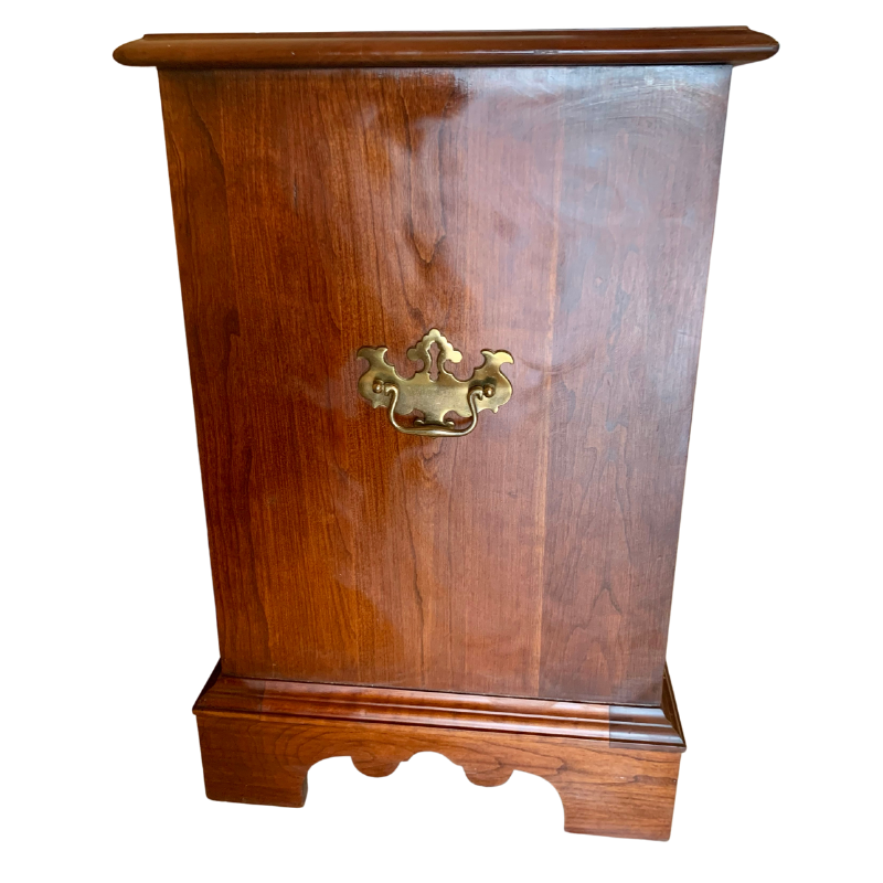 Pennsylvania House Blockfront Three Drawer Solid Cherry Nightstand Side Accent Table